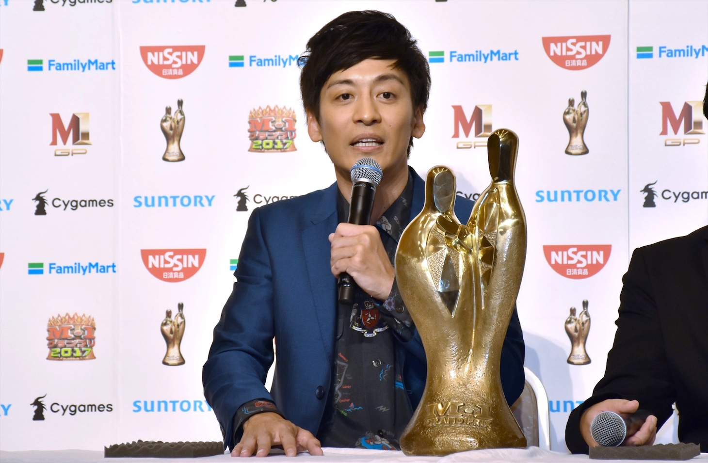 とろサーモン村田