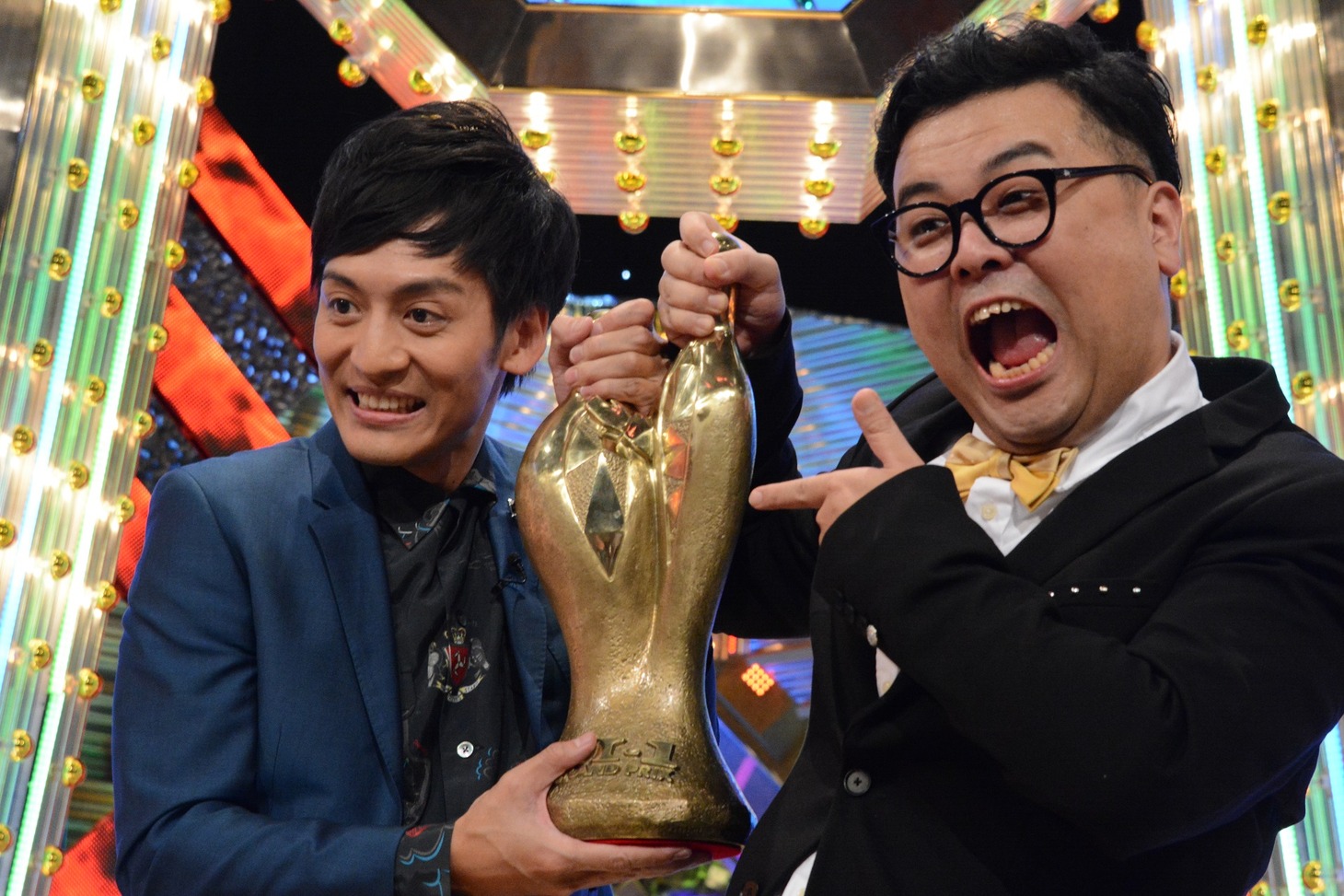 「M-1グランプリ2017」で優勝したとろサーモン。