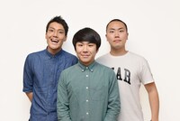 ハナコ。右が目力の強さで知られる岡部。