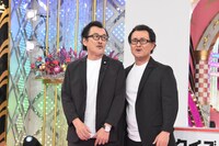 左から吉田鋼太郎、神奈月。(c)日本テレビ
