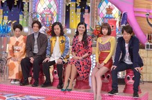 左から中村玉緒、磯村勇斗、ピース又吉、アンミカ、岡田紗佳、陣内智則。(c)読売テレビ