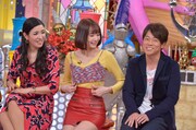 左からアンミカ、岡田紗佳、陣内智則。(c)読売テレビ