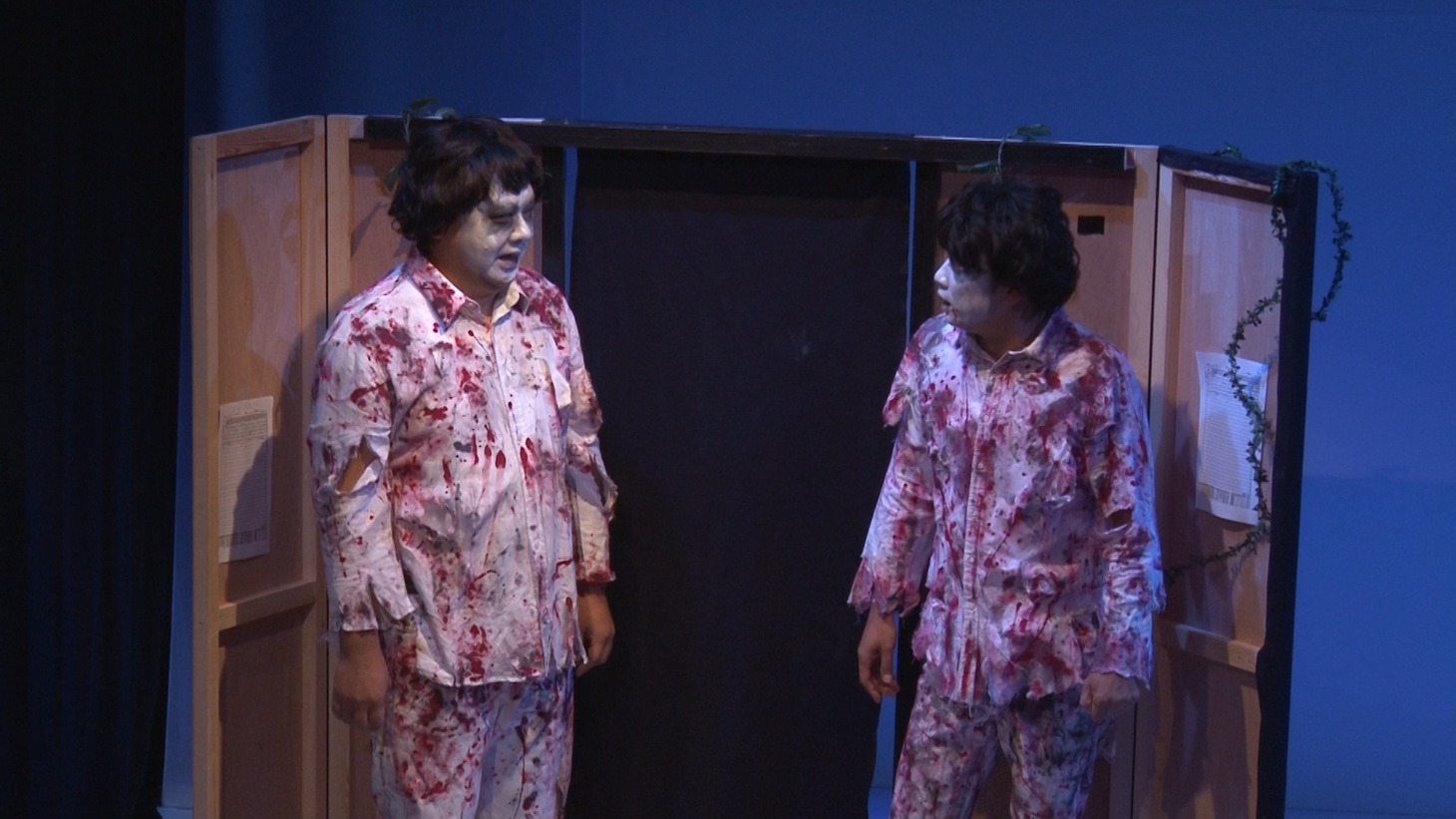 DVD「TKO ゴールデン劇場6」に収録されるコント「お化け屋敷」のワンシーン。