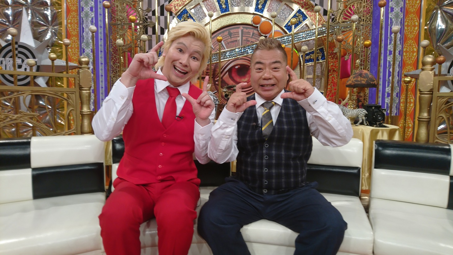 左からメイプル超合金カズレーザー、出川哲朗。(c)日本テレビ