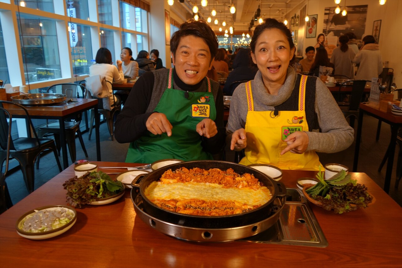 （左から）TKO木本、北陽・虻川。(c)関西テレビ