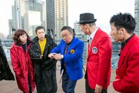 「阪神師匠が本気過ぎるUFO」と題したコーナーに出演するオール阪神（中央）ら。(c)ABC
