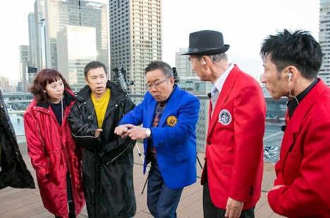 「阪神師匠が本気過ぎるUFO」と題したコーナーに出演するオール阪神（中央）ら。(c)ABC