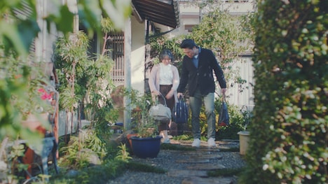 Web動画「母との約束」のワンシーン。