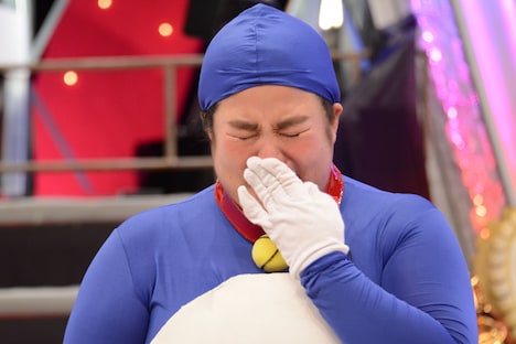 涙ながらに喜びを語るゆりやんレトリィバァ。