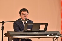 セミファイナルでネタを披露するパーマ大佐。