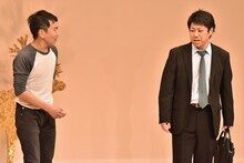 セミファイナルでネタを披露する火災報知器。