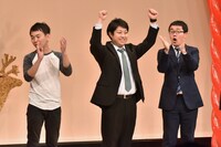 セミファイナルの勝者となった火災報知器と、敗れたパーマ大佐（右）。