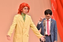アイデンティティ。ネタの後半に田島（左）の演説が繰り広げられた。