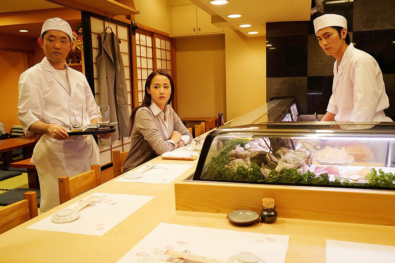 料理人に扮する今野浩喜の場面写真公開、映画「不能犯」