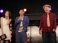 左から曽田茉莉江、どんぐりたけし、鈴木おさむ。(c)BSフジ