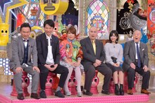 左からかまいたち、はるな愛、モーリー・ロバートソン、須藤凜々花、加藤一二三。(c)読売テレビ