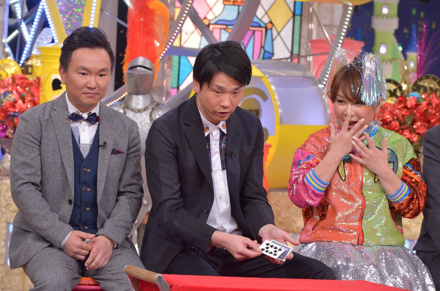 左からかまいたち、はるな愛。(c)読売テレビ