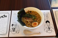 「サラリーマン山崎シゲルコラボカフェ（部長付き）」のフードメニュー。