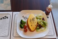 「サラリーマン山崎シゲルコラボカフェ（部長付き）」のフードメニュー。