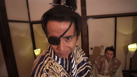 オリエンタルラジオ藤森演じる伊達政宗。(c)テレビ東京