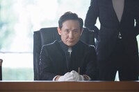 木下ほうか演じる「帝国政党」代表。