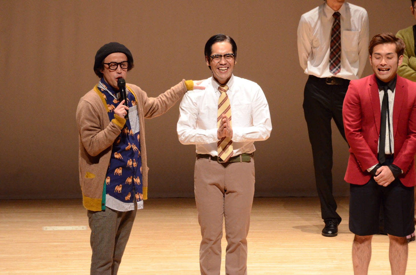 「南大介を落としたい人」を募るエレキコミックやつい（左）。