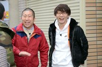 ボケからの挑戦状を受け取った三四郎・小宮（右）。