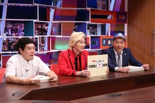 （左から）タカアンドトシ・タカ、メイプル超合金カズレーザー、レイザーラモンRG。(c)中京テレビ