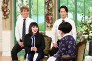 「徹子の部屋」に出演する、ブルゾンちえみ with Bと黒柳徹子。(c)テレビ朝日
