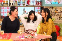 （左から）友近、小島瑠璃子、井森美幸。(c)関西テレビ