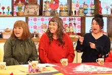 （左から）海原やすよ ともこ、友近。(c)関西テレビ