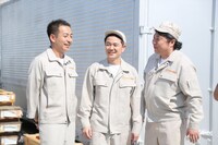 愛知県内の工場を見学する我が家。(c)NHK