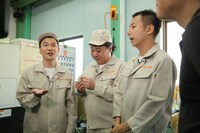 「マチ工場のオトコ」のロケの様子。(c)NHK