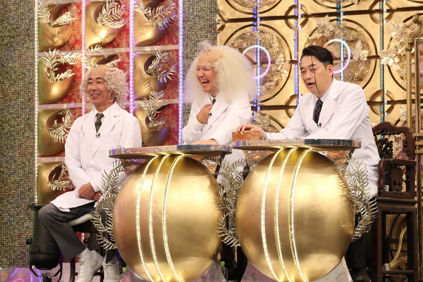 （左から）木梨憲武、関根勤、バナナマン設楽。(c)フジテレビ