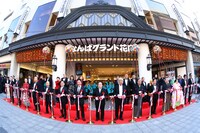 なんばグランド花月オープニングセレモニーの様子。