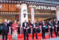 オープニングセレモニーの様子。