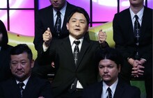 都市伝説を語る千鳥ノブ。