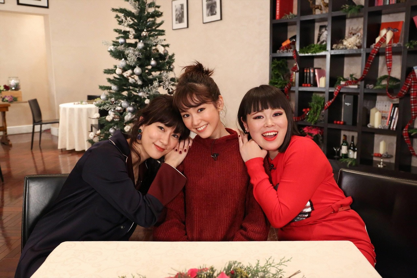 「ボクらの時代」に出演する（左から）水川あさみ、桐谷美玲、ブルゾンちえみ。(c)フジテレビ