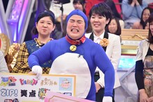 「女芸人No.1決定戦 THE W」で優勝した瞬間のゆりやんレトリィバァ。 (c)日本テレビ