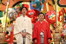 「第51回爆笑ヒットパレード2018」MCのナインティナイン。(c)フジテレビ