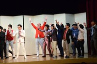 漫才対決に勝利した漫才協会若手五つ星。