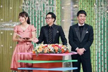 司会を務めるおぎやはぎと竹崎アナ。(c)テレビ東京