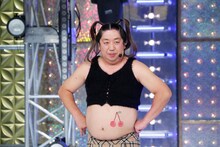 「ゴッドタン新春SP 芸人マジ歌選手権」に出演したバナナマン日村。(c)テレビ東京