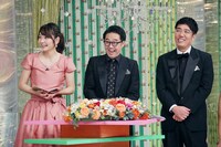 司会を務めるおぎやはぎと竹崎アナ。(c)テレビ東京