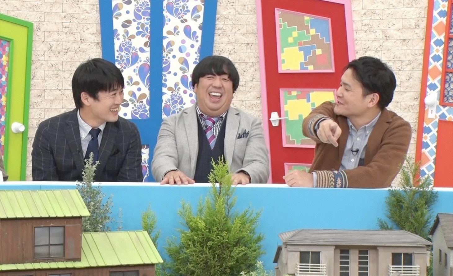 「超一般人 ～確認したくて玄関前まで来ちゃいました～」に出演する（左から）劇団ひとり、バナナマン日村、千鳥ノブ。(c)フジテレビ