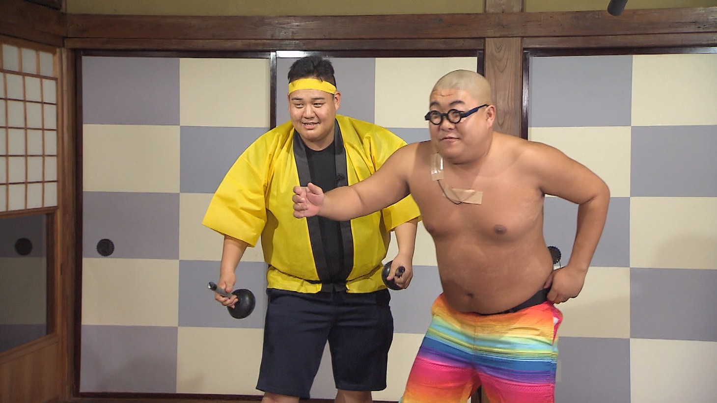 （左から）小川のブンちゃん、こばんざめ佐藤。(c)中京テレビ