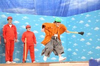 内村光良（中央）ら。(c)フジテレビ