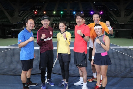 「テニス対決」の出演者たち。(c)テレビ朝日