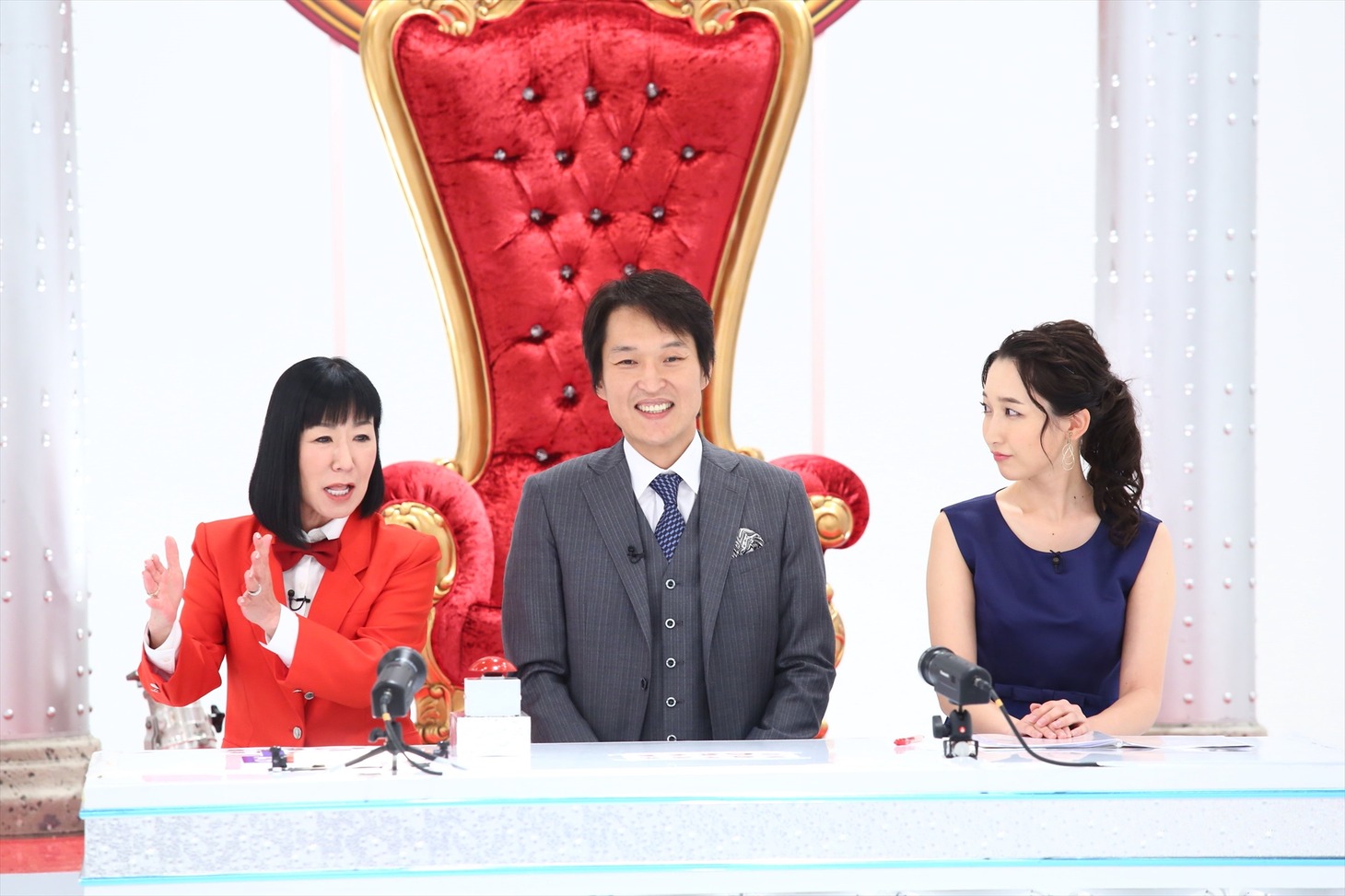 （左から）ハイヒール・リンゴ、千原ジュニア、竹上萌奈アナ。(c)関西テレビ