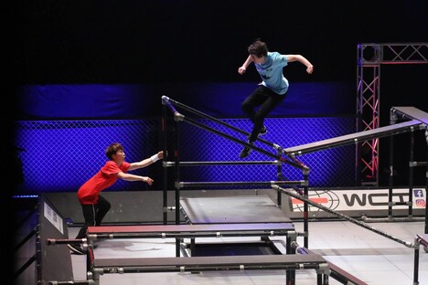 「チェイスタグ」対決の様子。(c)フジテレビ